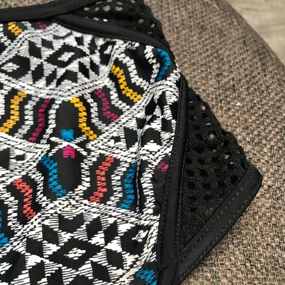 Donate 2/24 Bikini bottom tribal pattern w/mesh sides XL - Picture 3 of 5